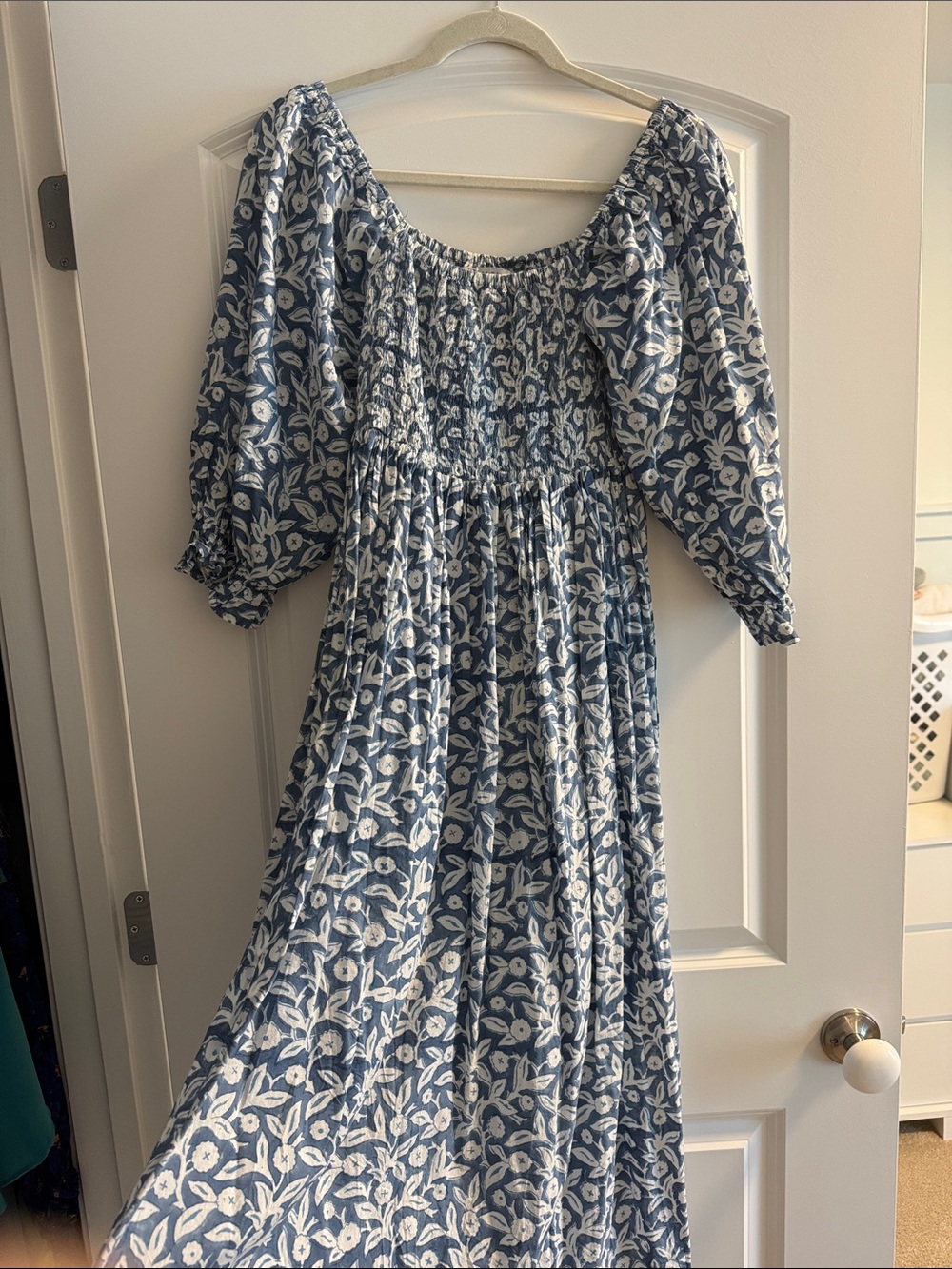 Casa de Stela / Blue Floral Block Print Smocked Midi Dress with Puff Sleeves